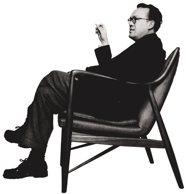 No.45に腰掛けるフィン・ユールの写真