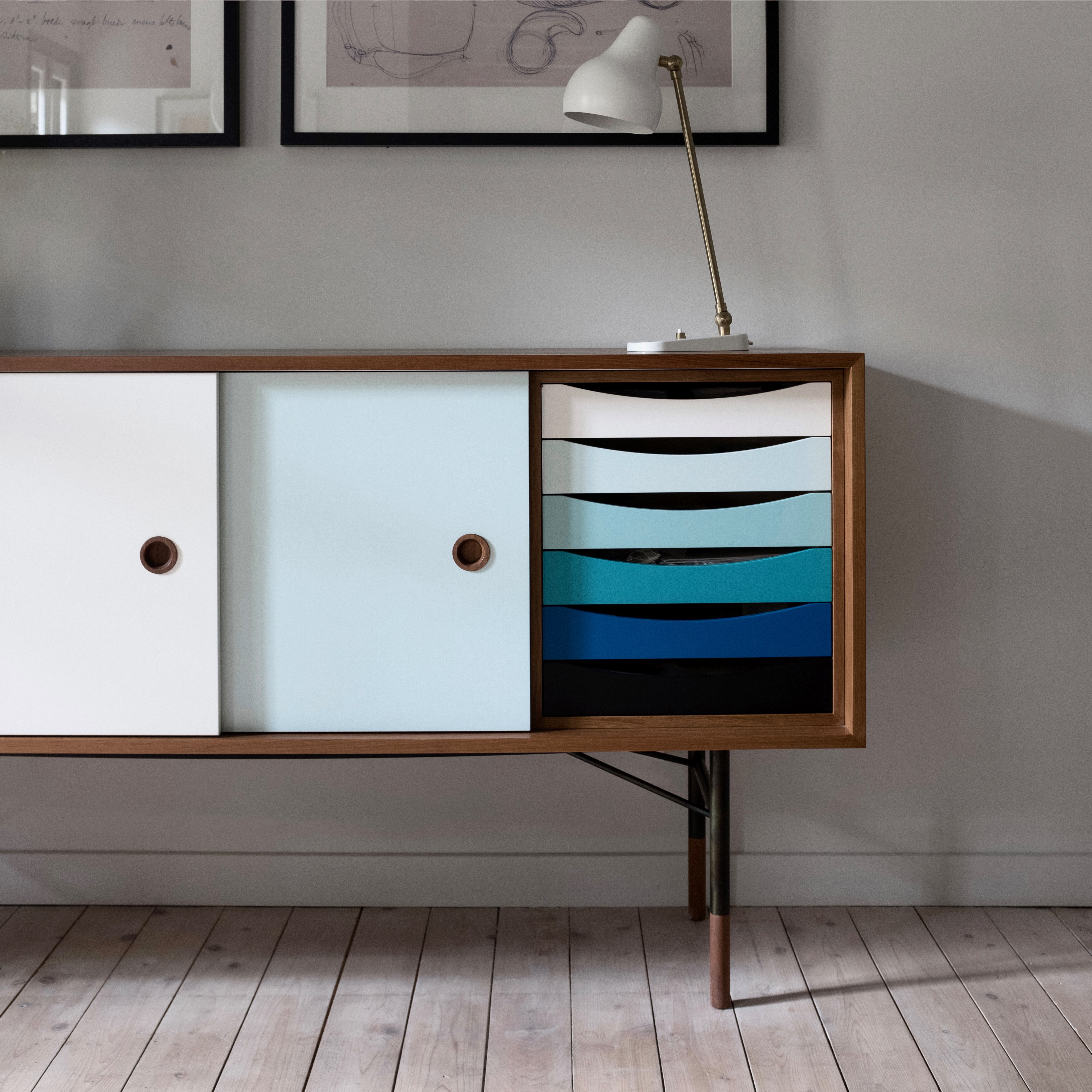 SIDEBOARD WITH TRAY UNITの写真