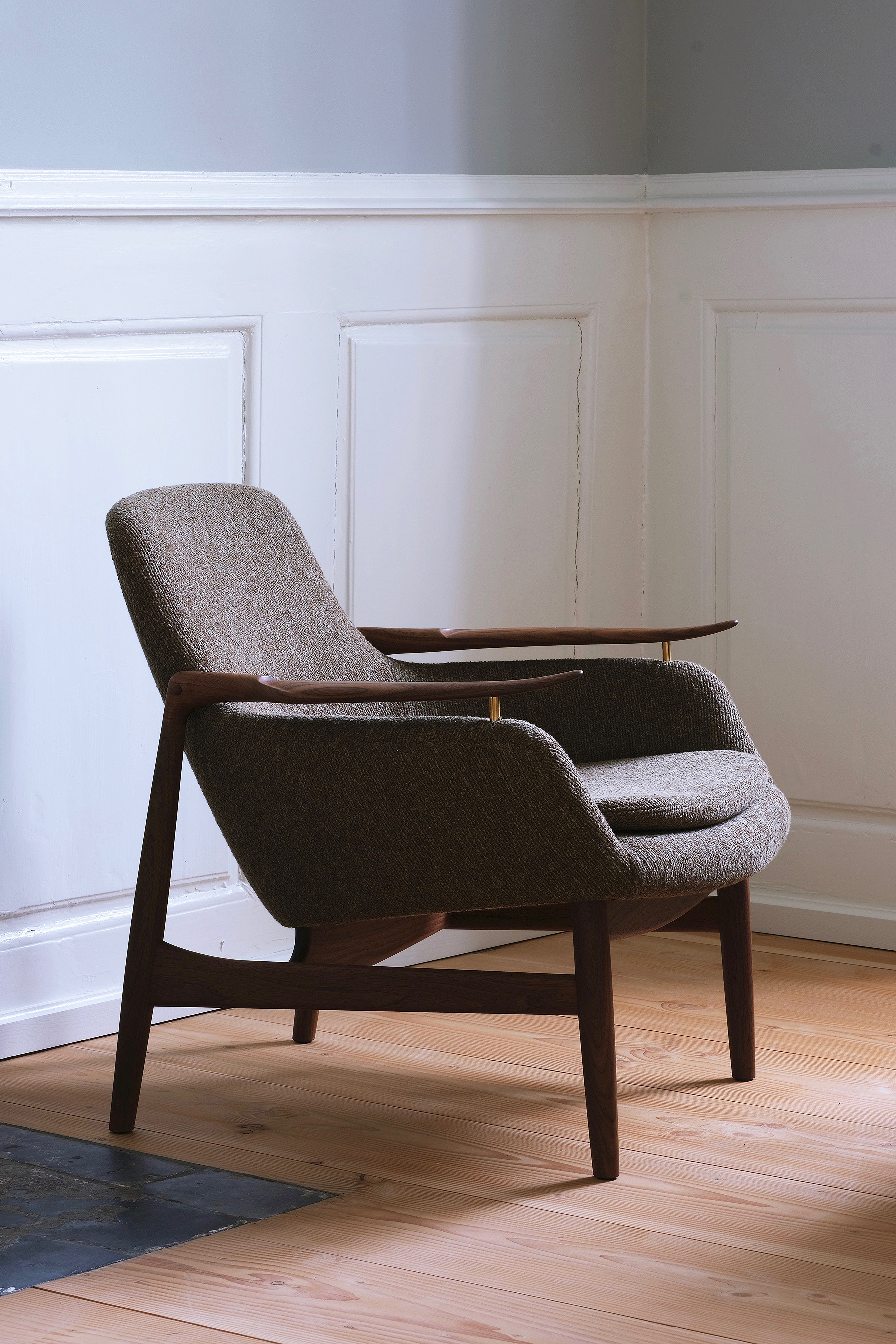 横から見た53チェアの全体写真