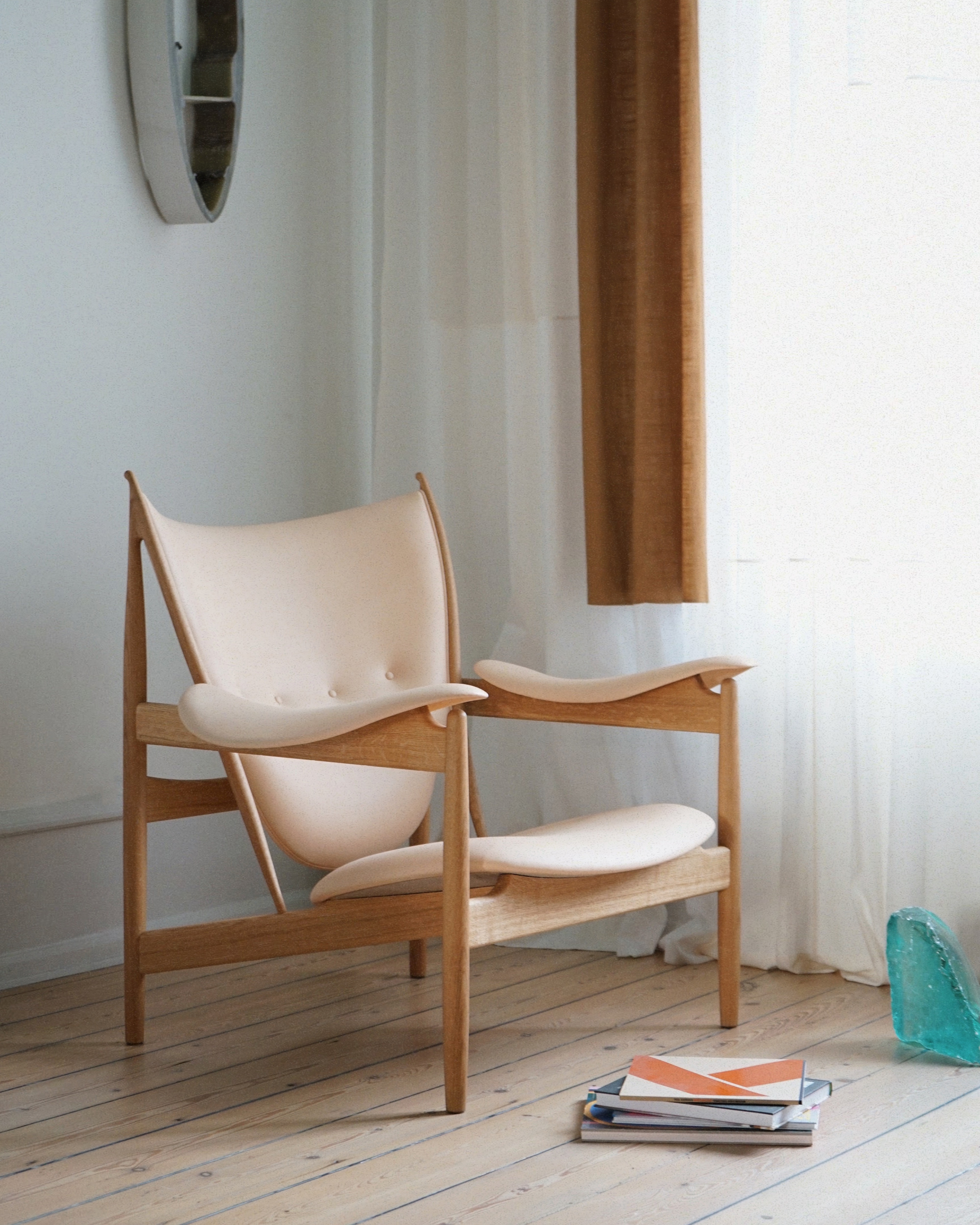 ナチュラルレザーのチーフテンチェアの全体写真