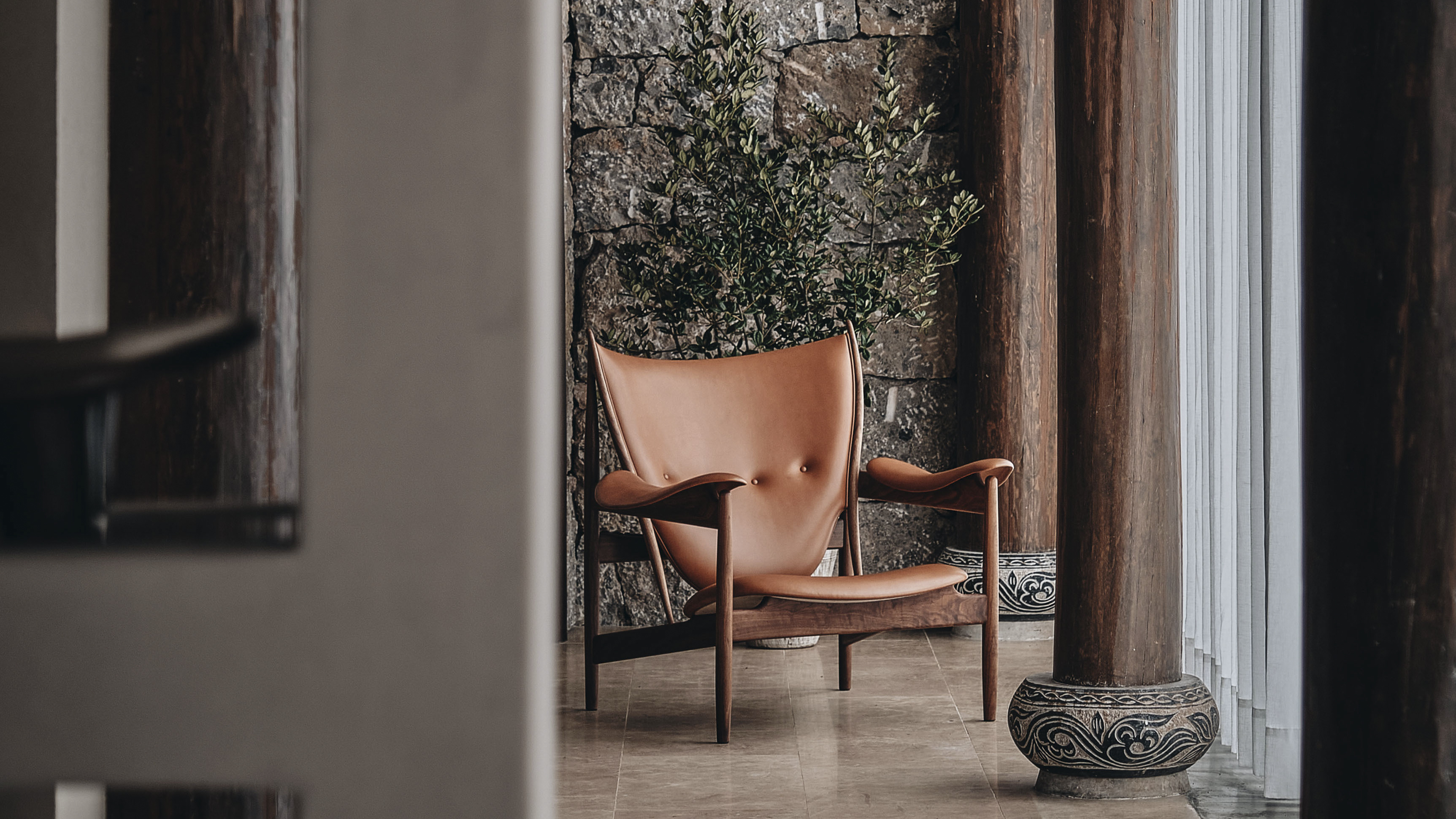 レザーのチーフテンチェアの写真