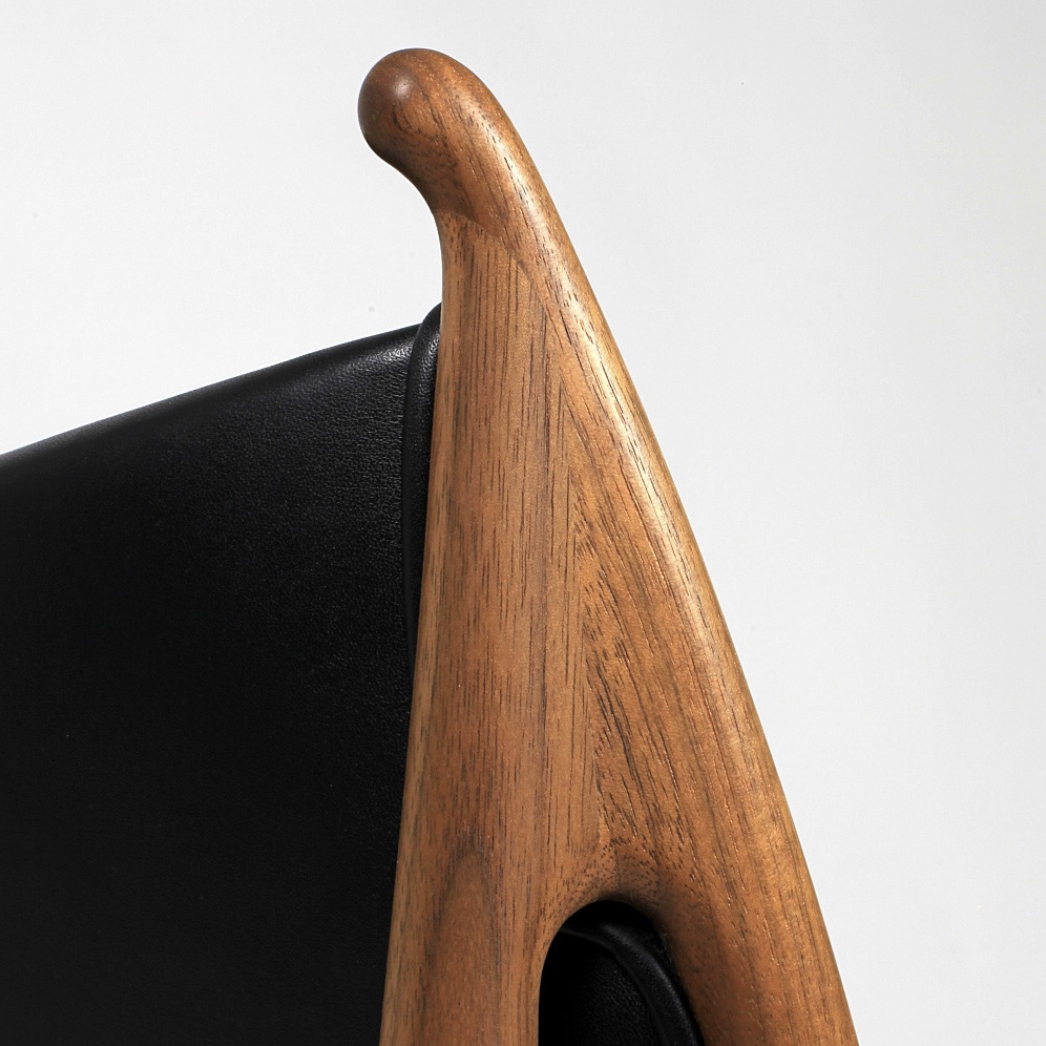 チーフテンチェア上部先端の拡大写真