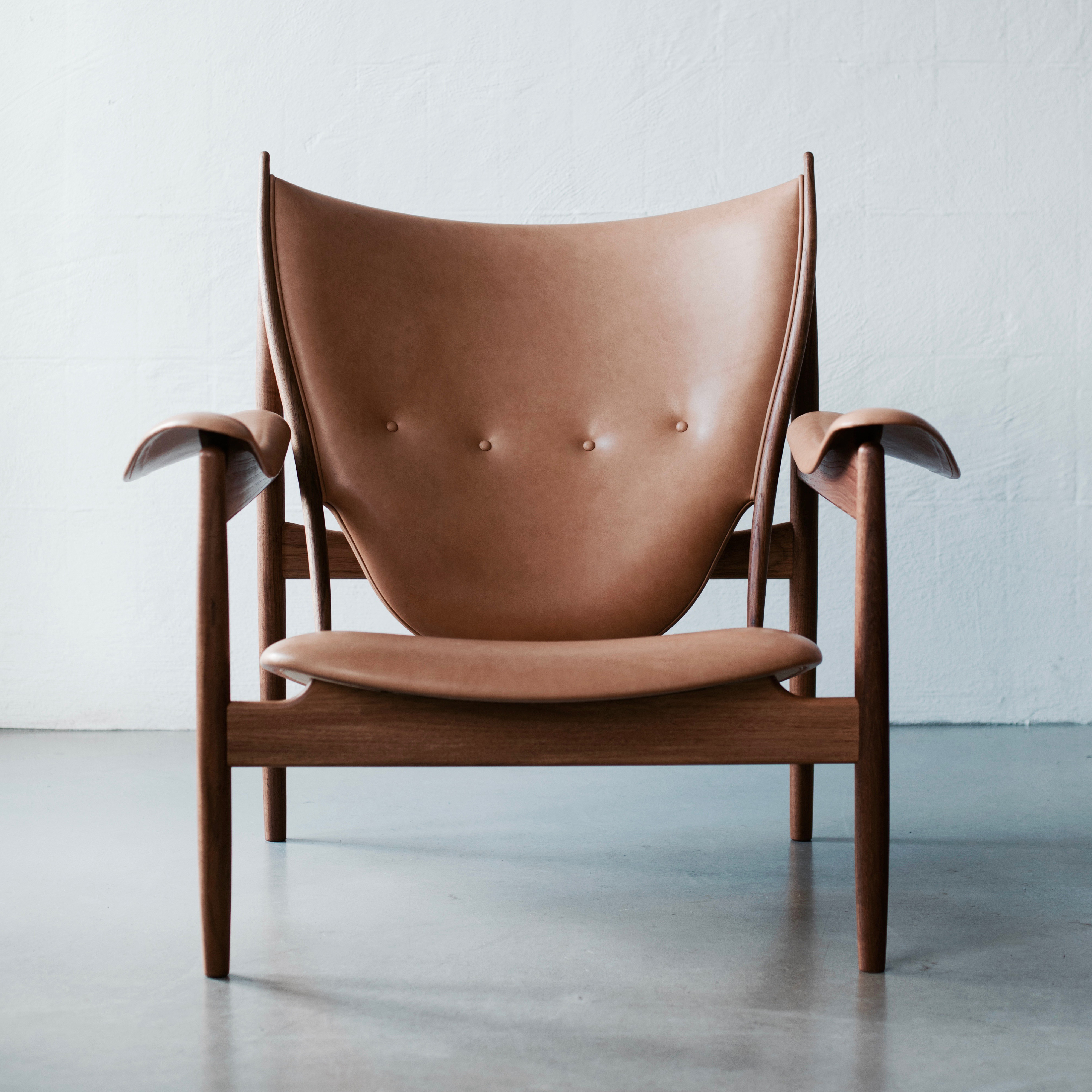 正面から見たチーフテンチェアの全体写真