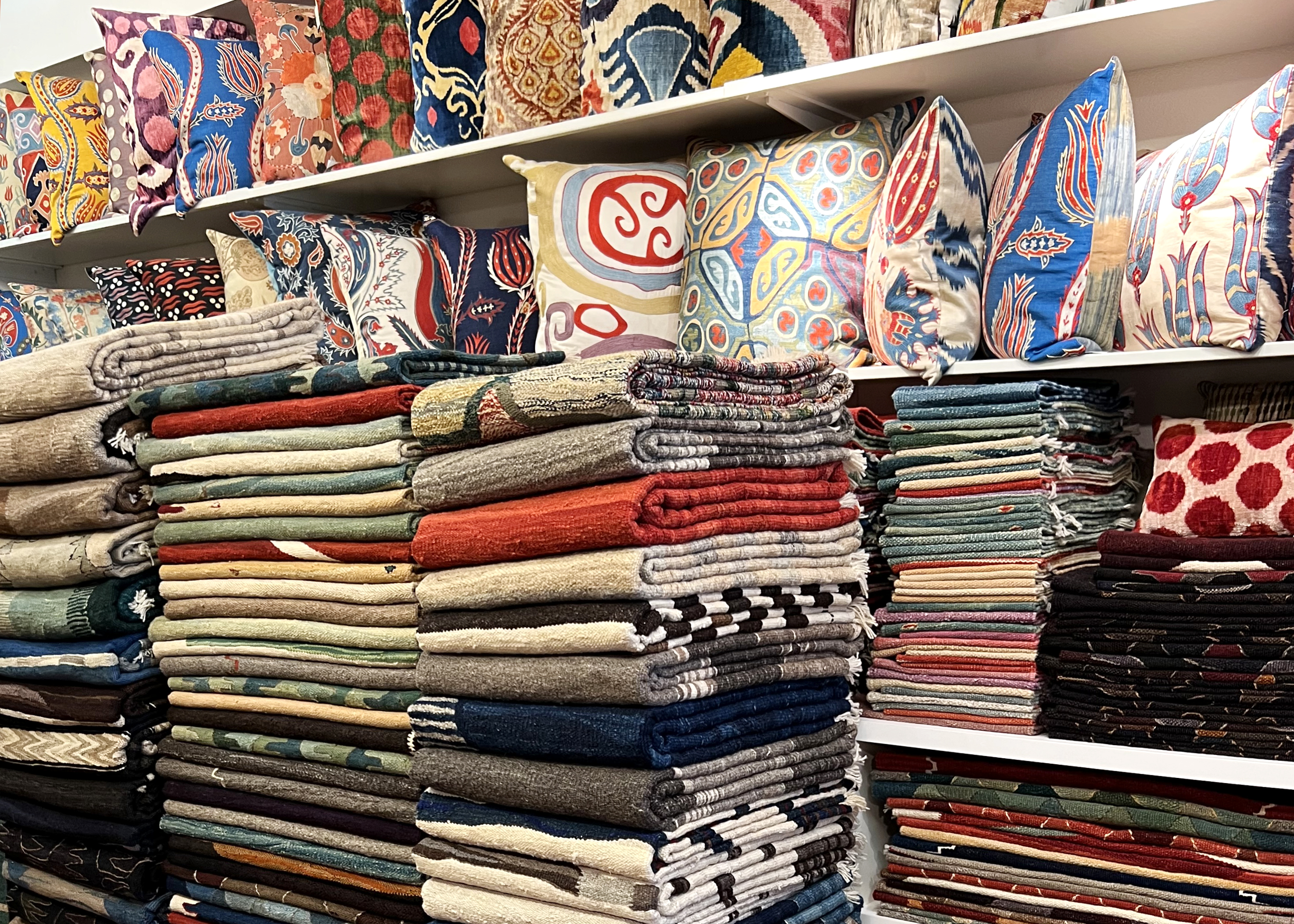 ロゴバ大阪店ショールムのキリムの写真2