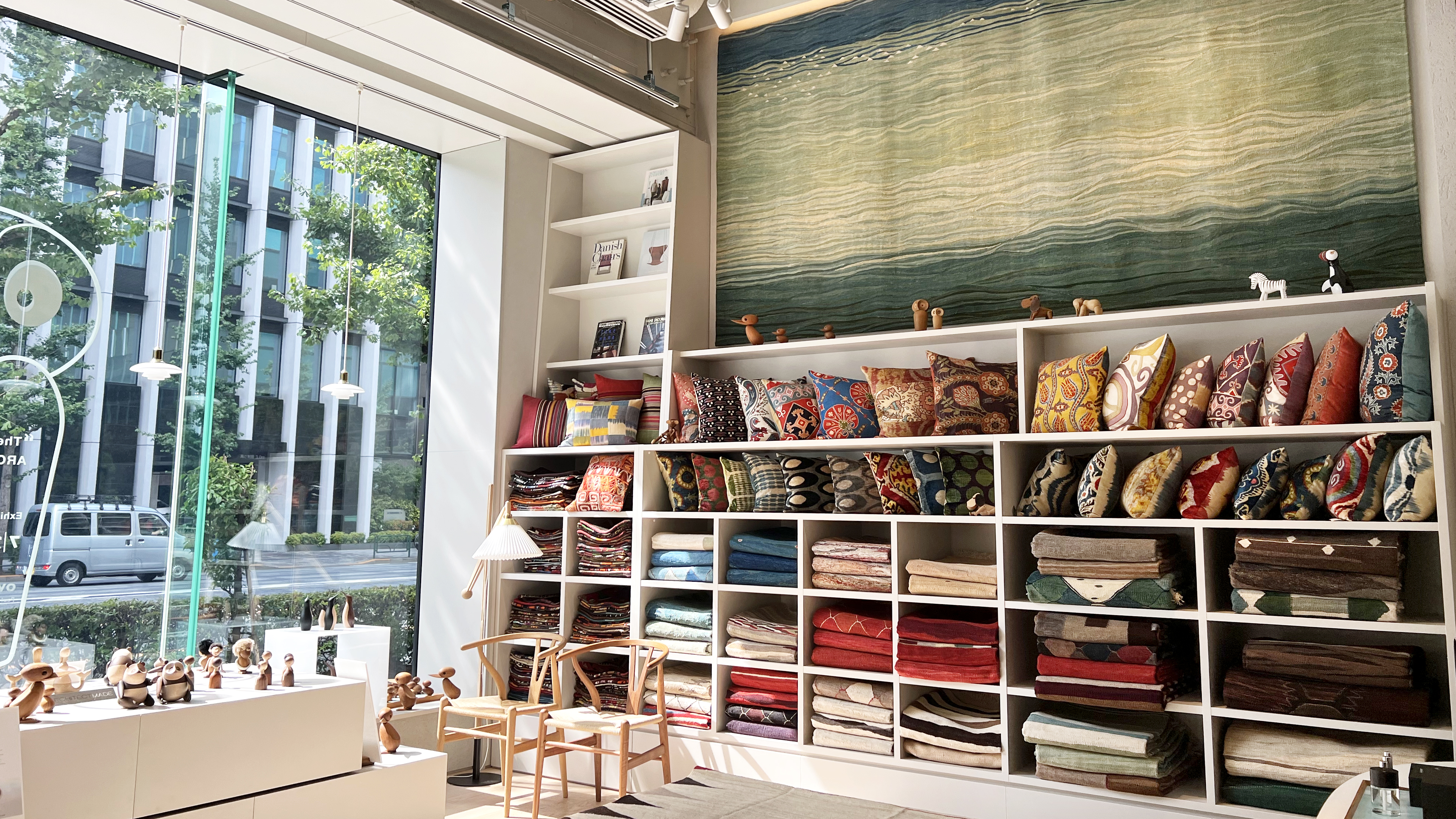 ロゴバ東京店ショールームのキリムコーナーの写真3