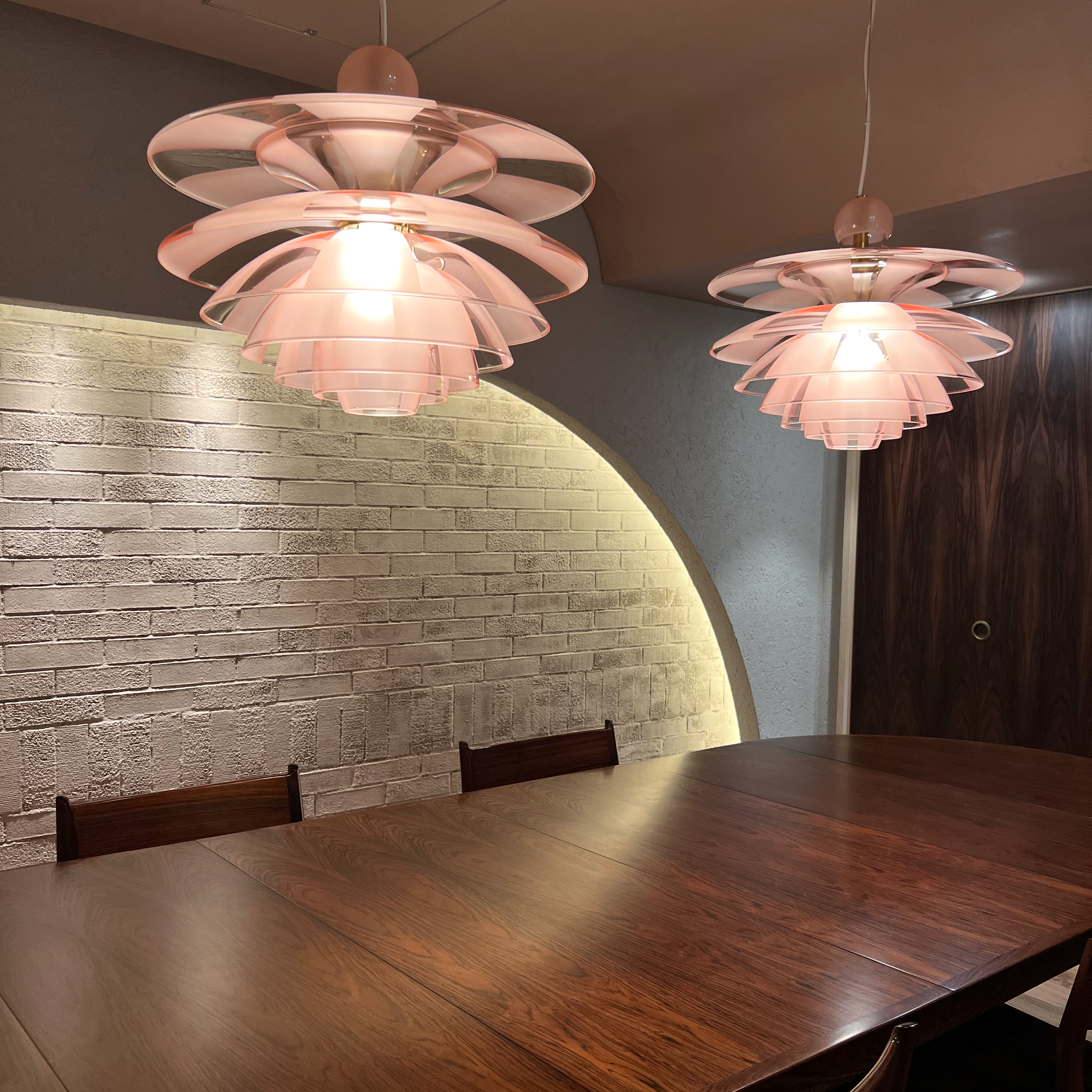 ロゴバ東京店の２台のピンクのセプティマの写真